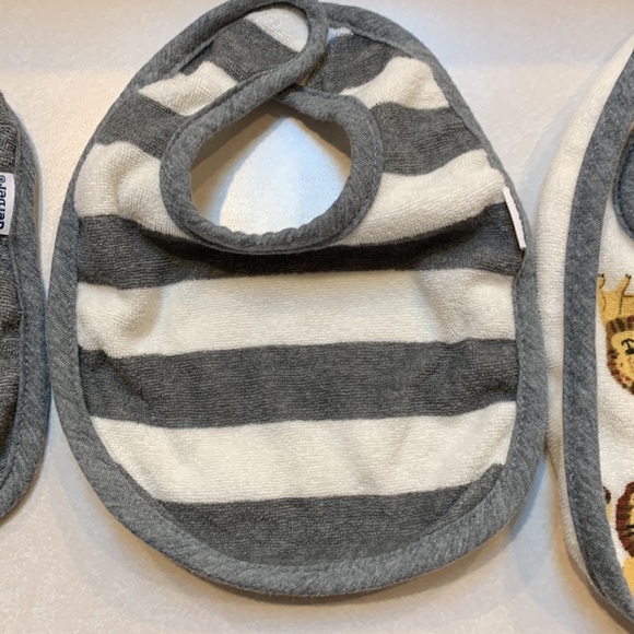 3 baby bibs - Picture 3 of 6